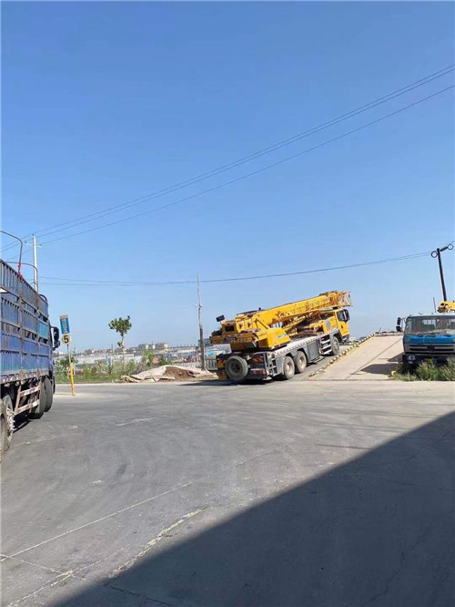 民丰县25吨吊车的租赁价格大概是多少？