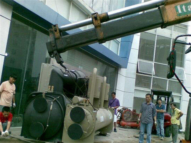 民丰县随车吊和汽车吊的核心区别是什么？哪种更省钱？