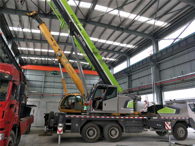 民丰县高空车出租需要注意哪些安全事项？