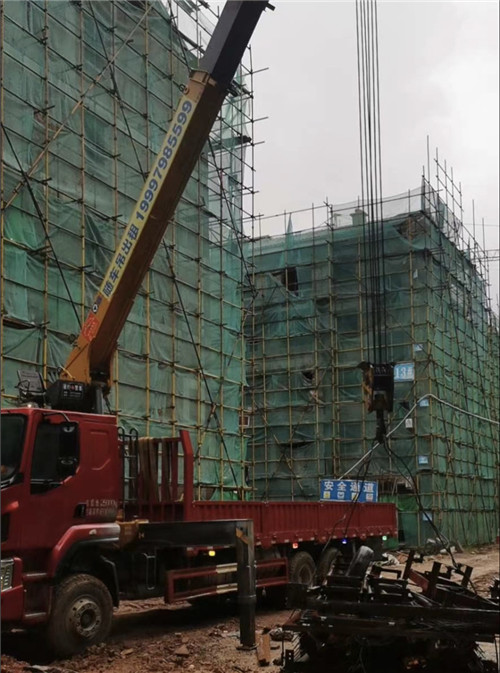 民丰县“慢工细活”—— 吊车的 “微动控制” 技术