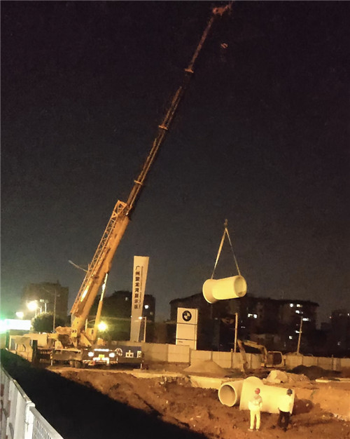 民丰县“弯臂矫正”—— 吊车的 “形变补偿” 技术